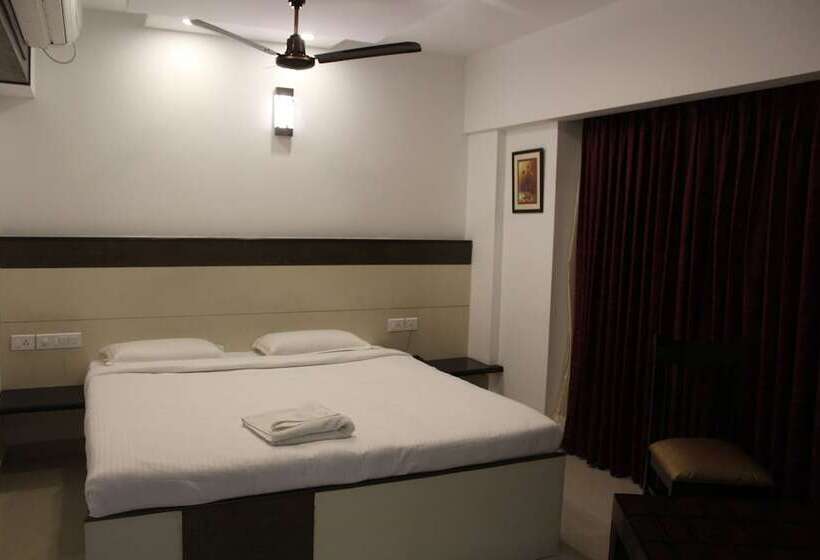 호텔 Karpagam International