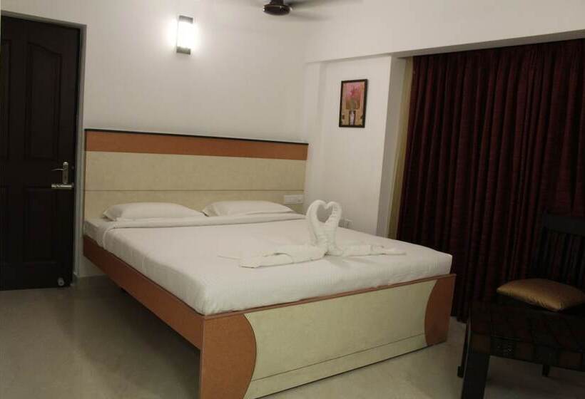 Отель Karpagam International