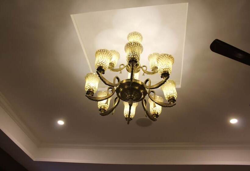 호텔 Karpagam International