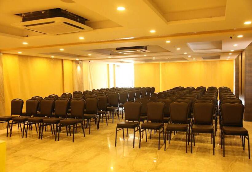 Отель Karpagam International