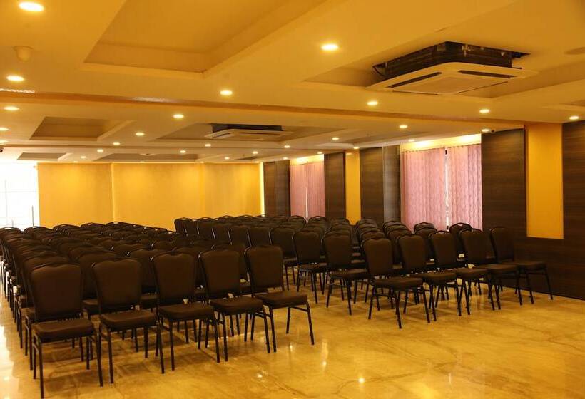 Отель Karpagam International