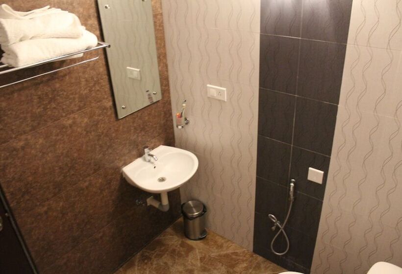 Отель Karpagam International