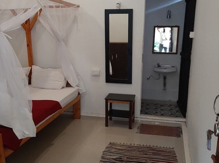 فندق Om Shanti Beach Stay Patnem