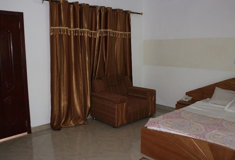 فندق Pioneer Guest Lodge