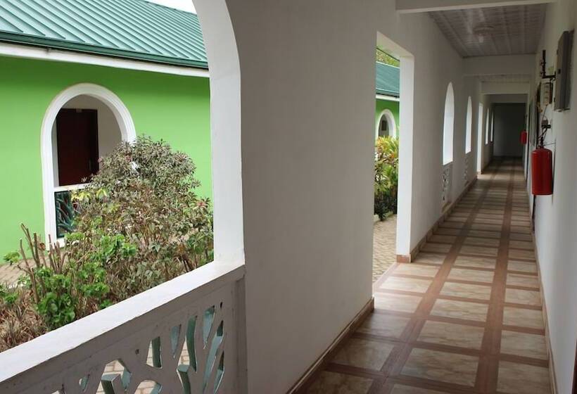 فندق Pioneer Guest Lodge