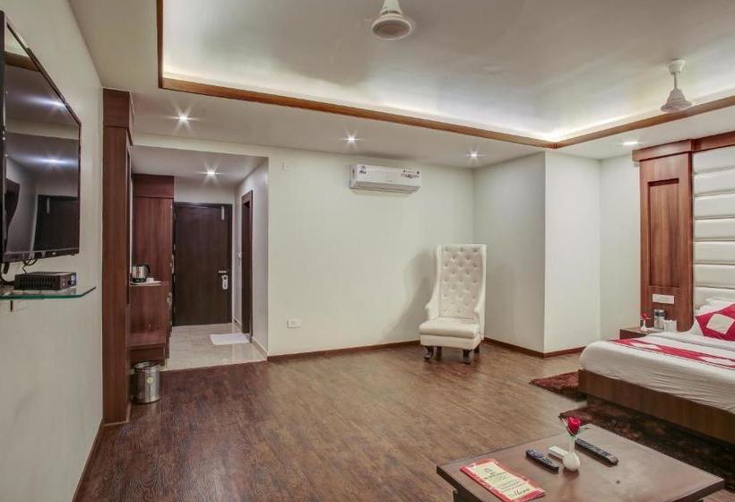 ホテル The Royal Krishna