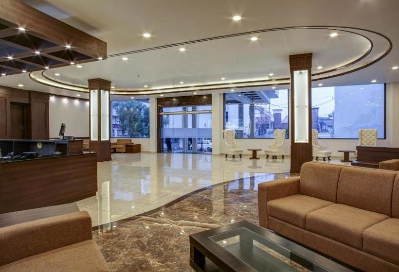 ホテル The Royal Krishna