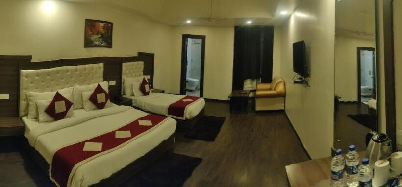 ホテル The Royal Krishna