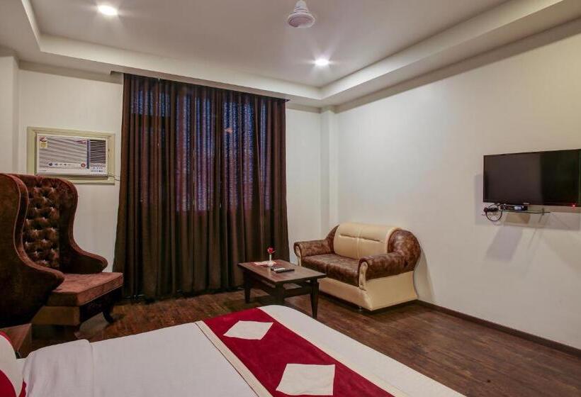 ホテル The Royal Krishna