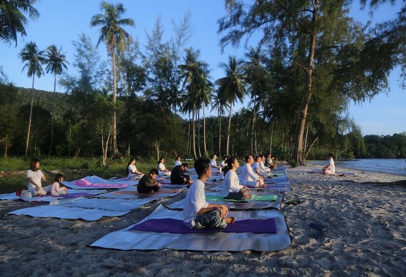 Koh Rong Love Resort   Hostel