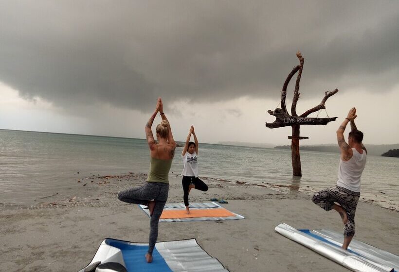 Koh Rong Love Resort   Hostel