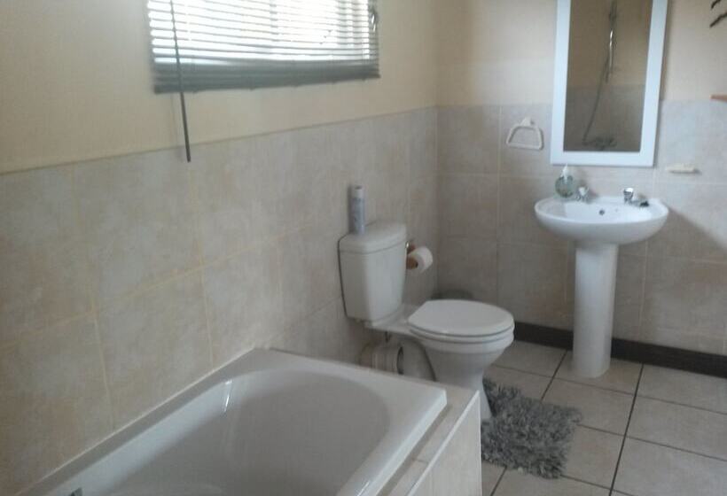 بنسيون African Sun Guest House