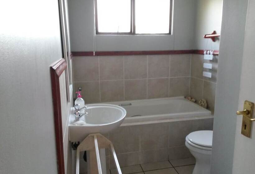 بنسيون African Sun Guest House