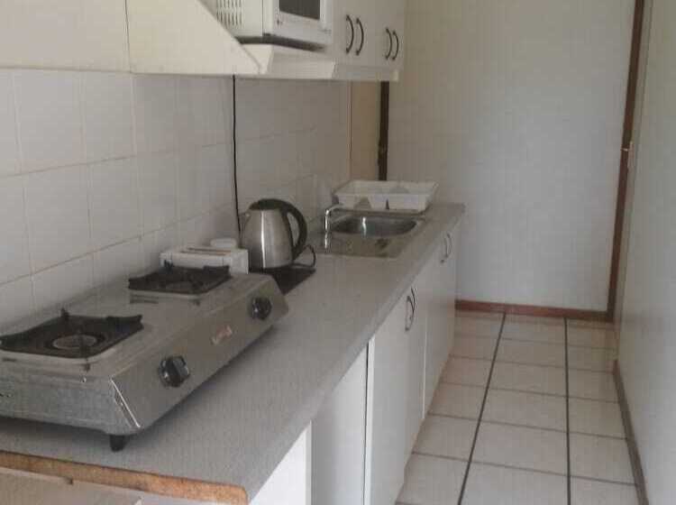 بنسيون African Sun Guest House