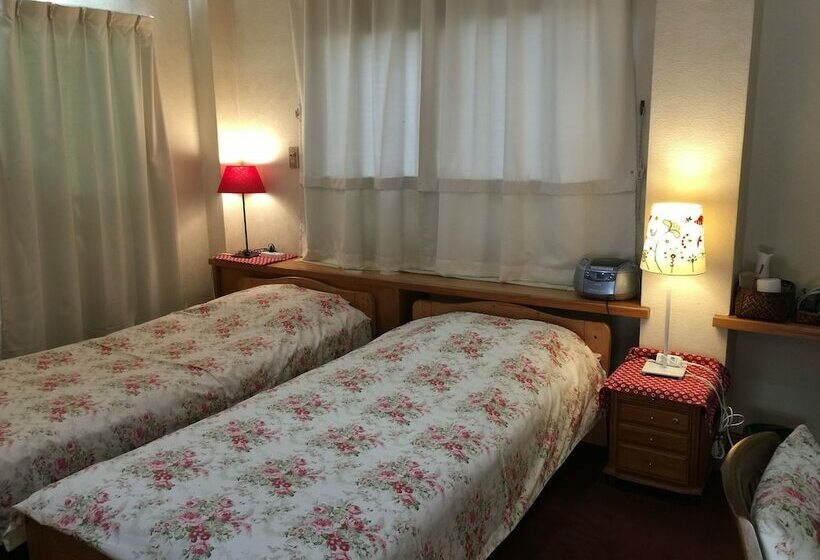 펜션 Ladies Inn Motomachi Caters To Women