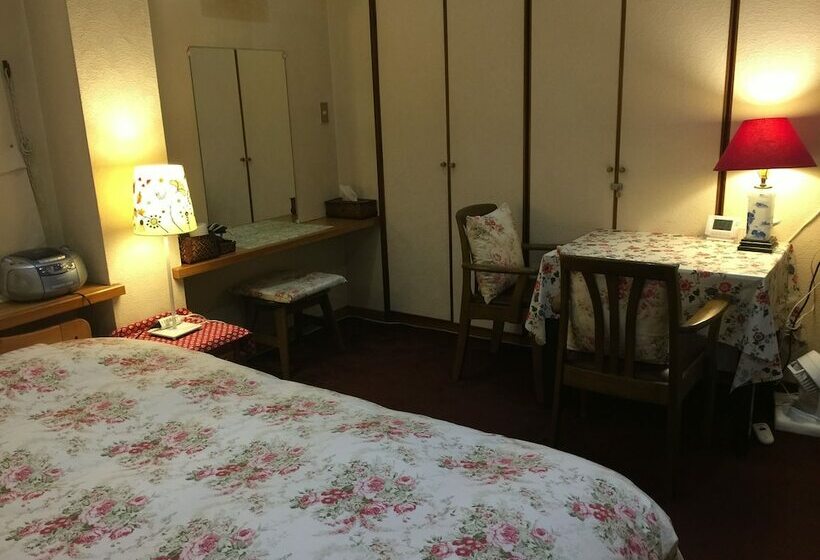 펜션 Ladies Inn Motomachi Caters To Women