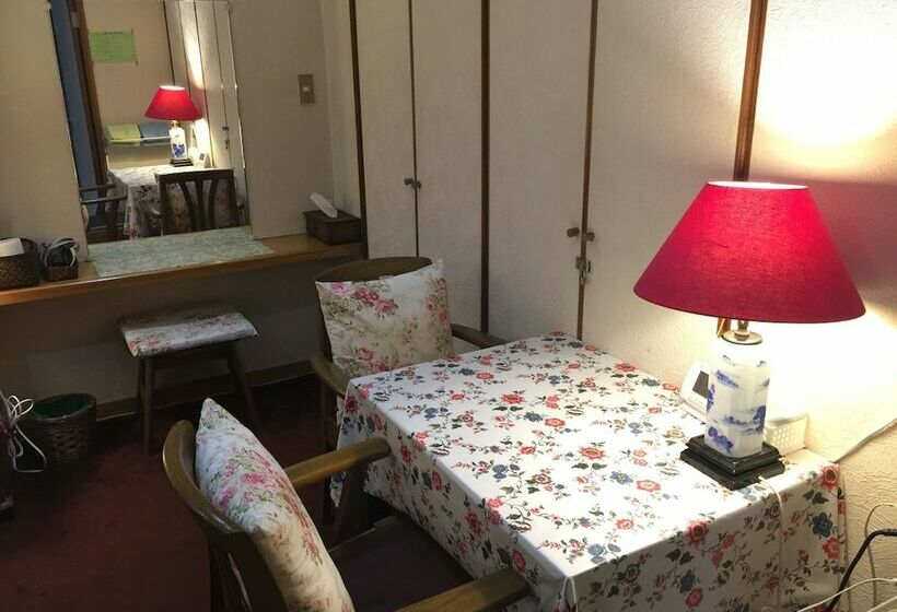 펜션 Ladies Inn Motomachi Caters To Women
