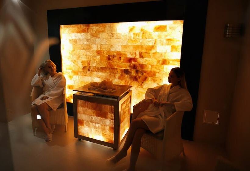 منتجع Tsarstvo Korolevstvo