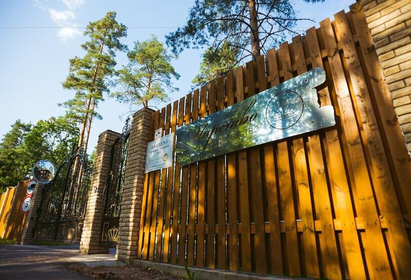 منتجع Tsarstvo Korolevstvo