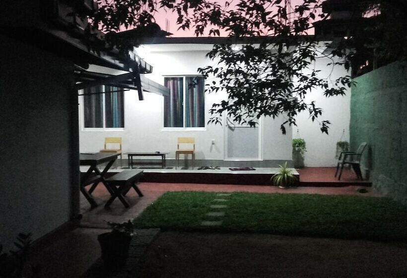 민박 Araliya White House