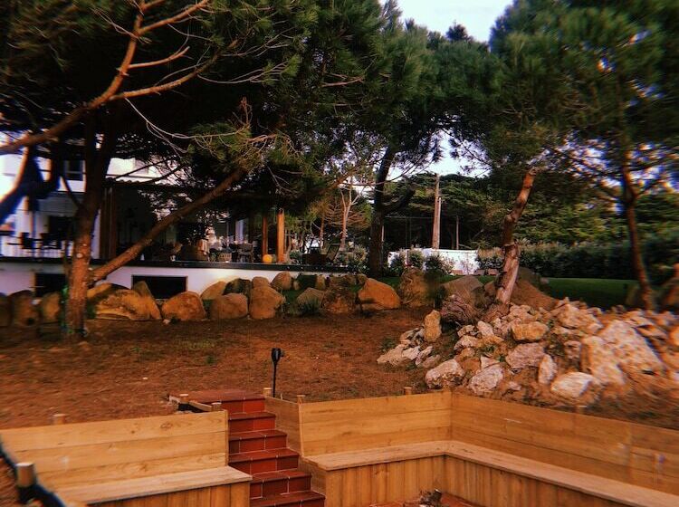 تختخواب و صبحانه Azen Cool House