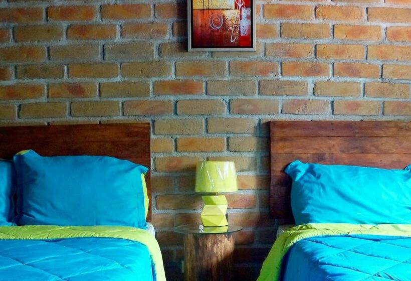 تختخواب و صبحانه Eco Hotel Shangrila