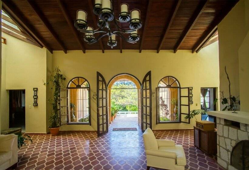 تختخواب و صبحانه Eco Hotel Shangrila