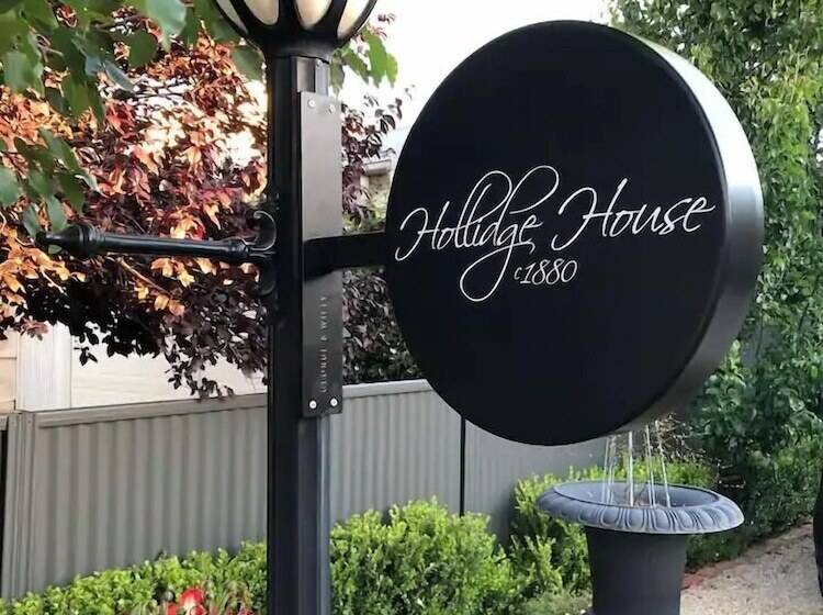 Hollidge House 5 Star Luxury Apartments