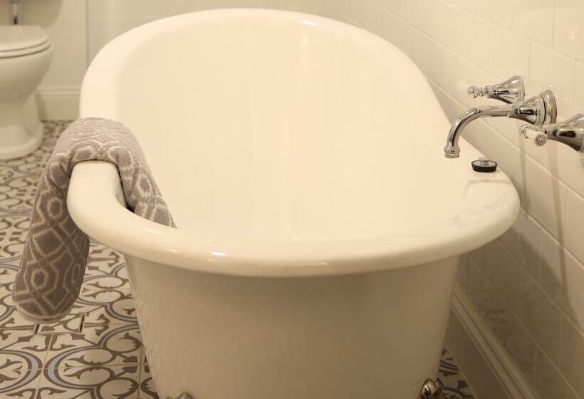 Hollidge House 5 Star Luxury Apartments