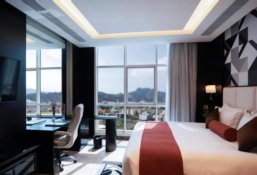 Отель Bayat Suites