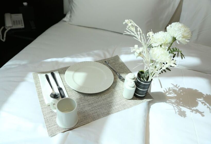 Отель Bayat Suites