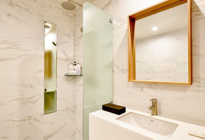 هتل Blanc Business