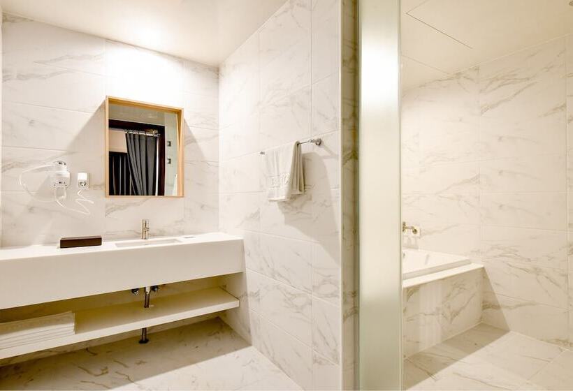 هتل Blanc Business