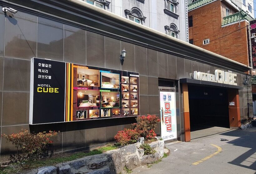호텔 Cube