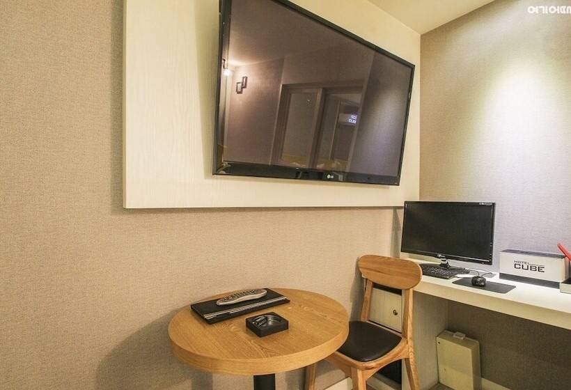 호텔 Cube