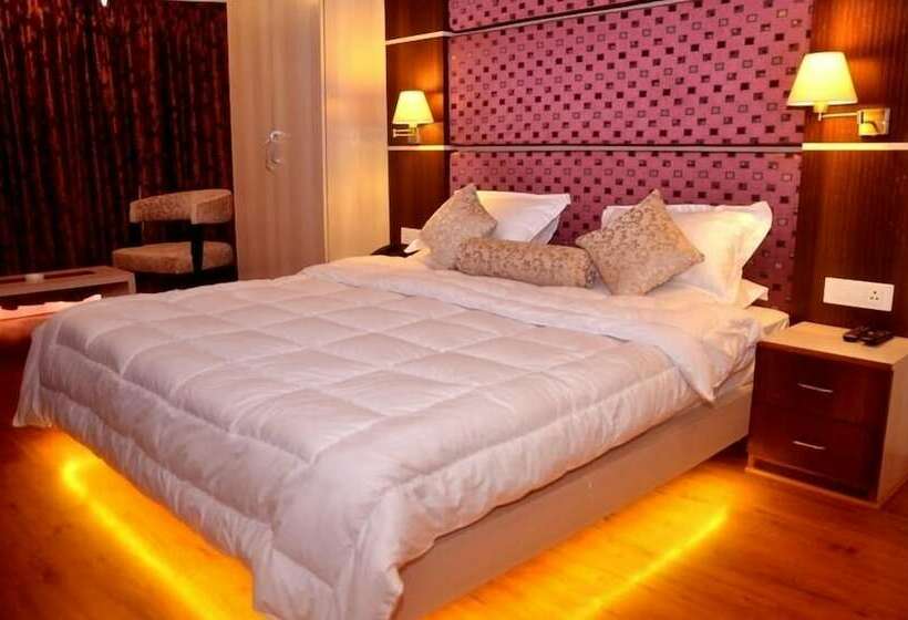 هتل Hillcrest Harmony Gold