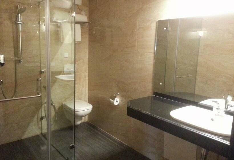 هتل Hillcrest Harmony Gold