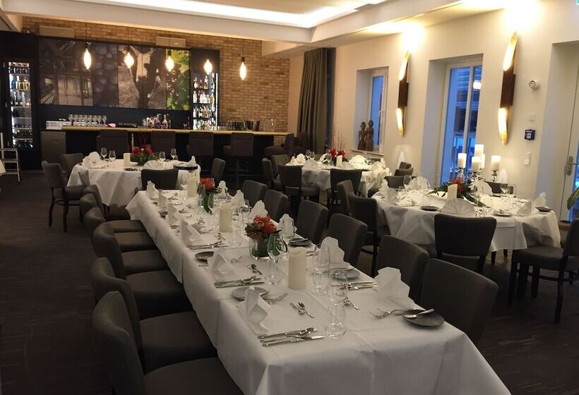 Отель Höll Am Main