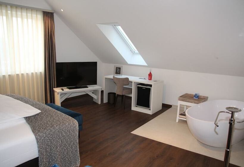 Отель Höll Am Main