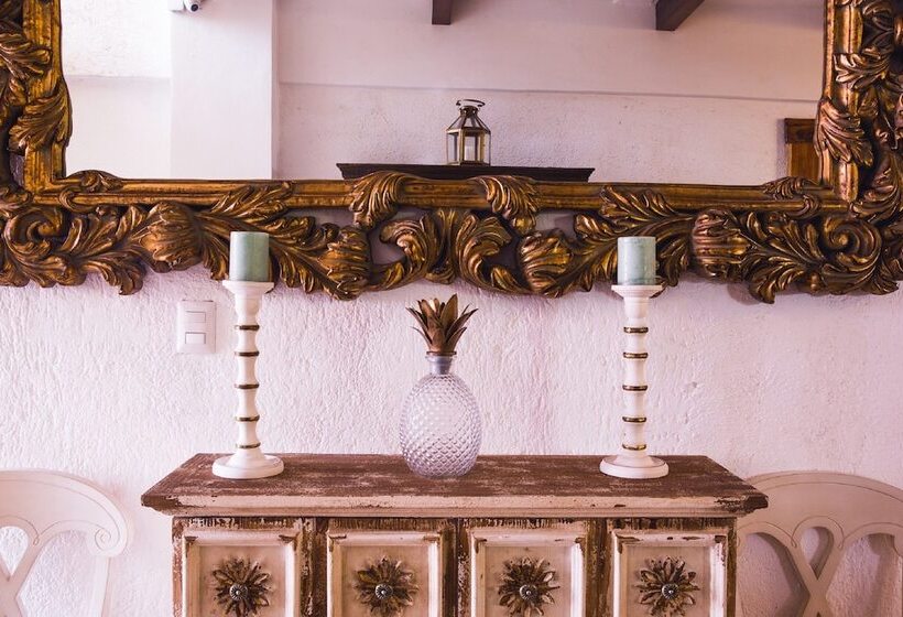 La Leyenda Boutique Hotel By Bunik