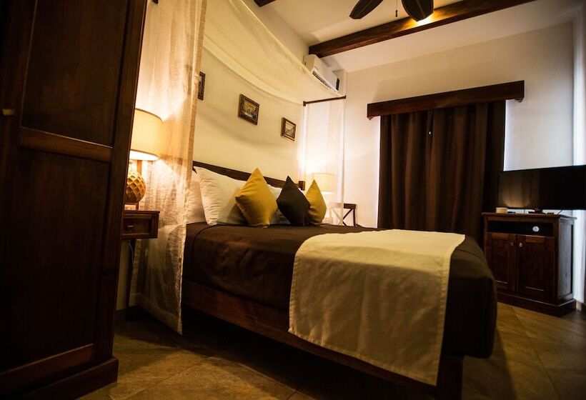 La Leyenda Boutique Hotel By Bunik