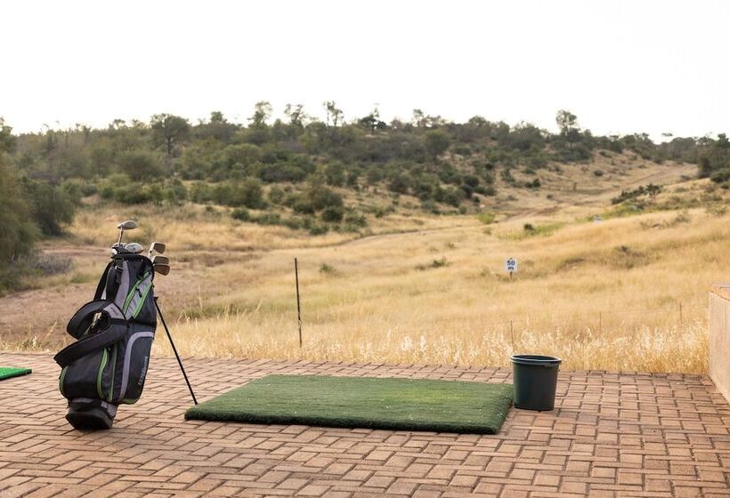 בית מלון כפרי Nyati Safari Lodge