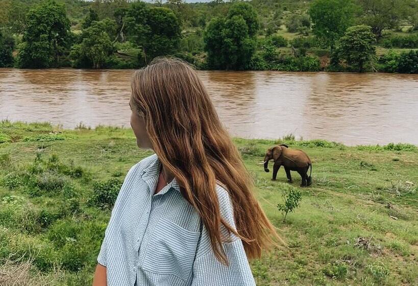 בית מלון כפרי Nyati Safari Lodge