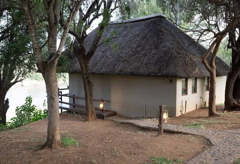 فندق Nyati Safari Lodge