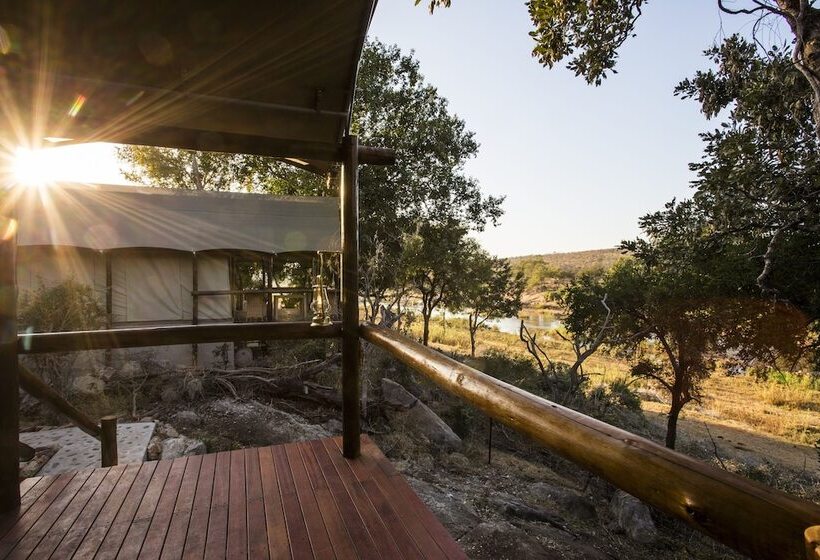 בית מלון כפרי Nyati Safari Lodge