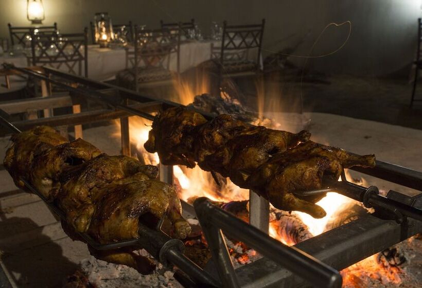 בית מלון כפרי Nyati Safari Lodge