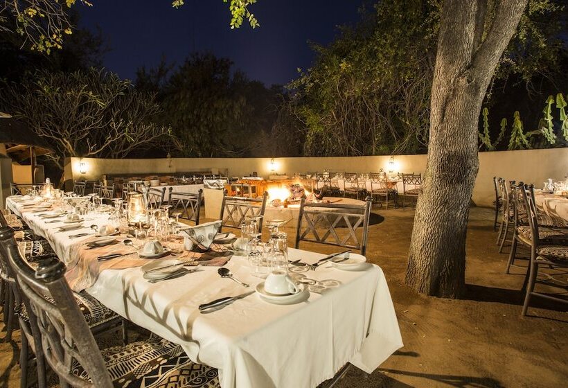 בית מלון כפרי Nyati Safari Lodge