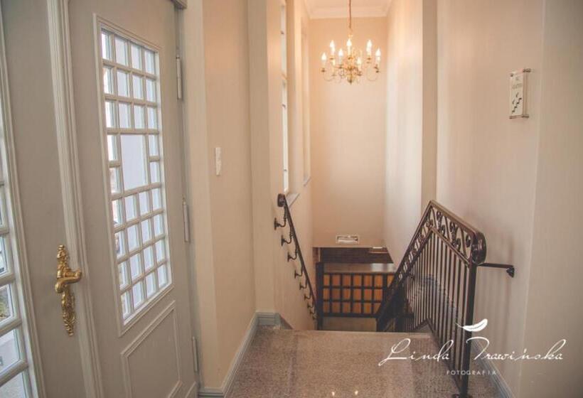 酒店 Willa Starosty