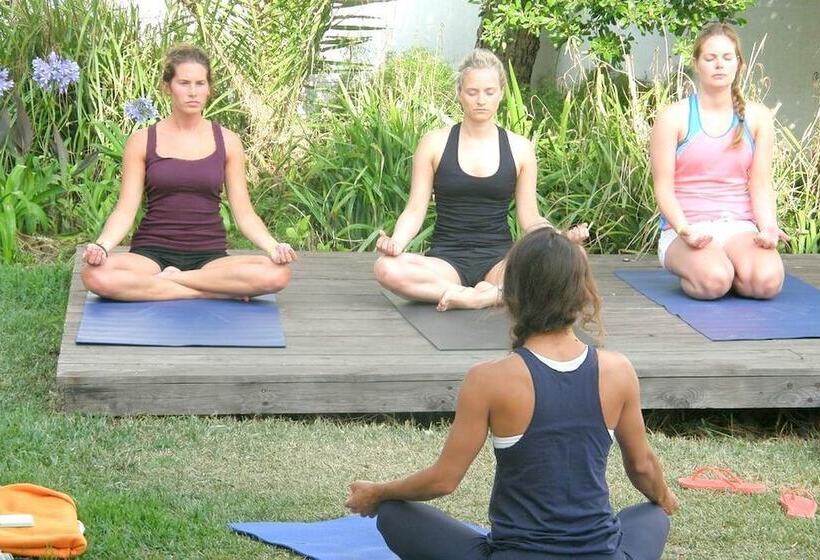 پانسیون Amar Hostel & Suites