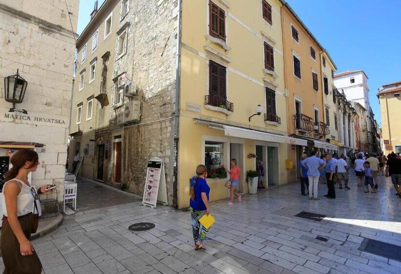 펜션 Central Square Guest House